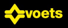 Logo van Voets in geel op een zwarte achtergrond