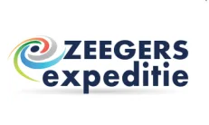 Logo van Zeegers Expeditie, donkerblauwe letters met een gekleurd rond beeldmerk